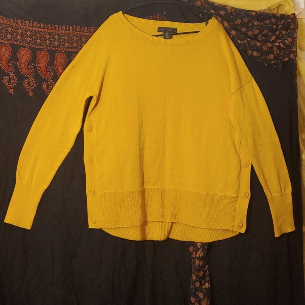 NWOT 💛 Tahari Sweater - Picture 7 of 10